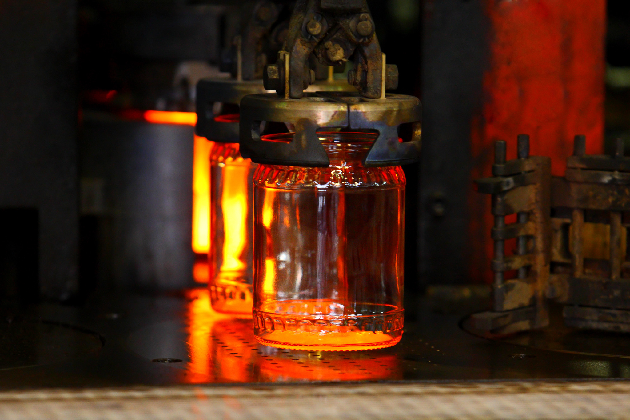 From Furnace to Future: How Responsible Manufacturing Shapes Sustainable Glass